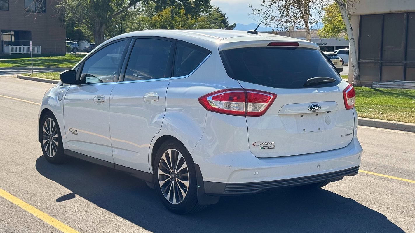Used 2017 Ford C-MAX Energi Titanium w/ Equipment Group 501A FWD image 3
