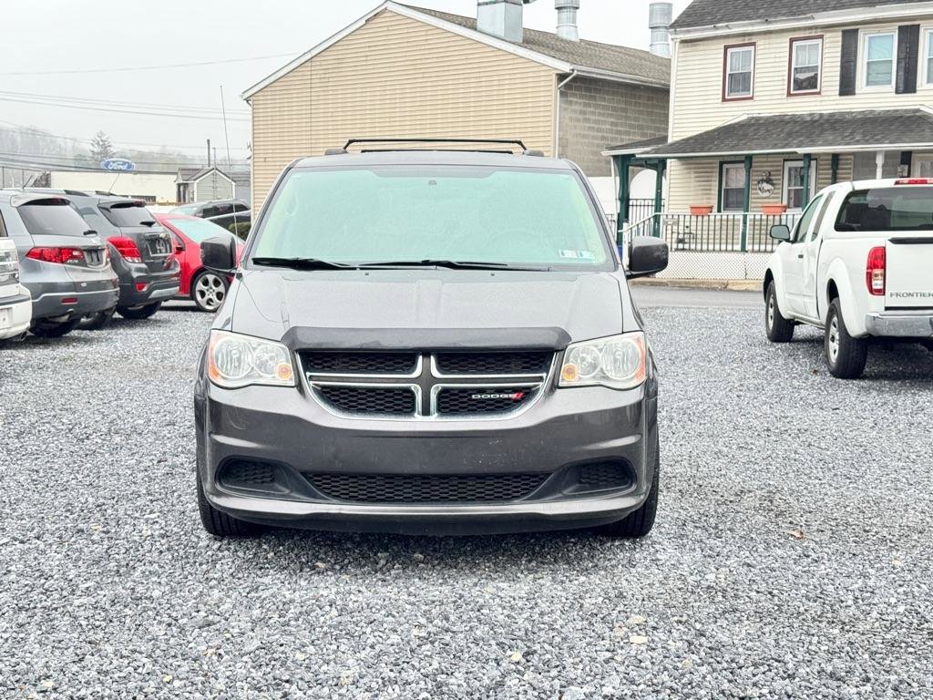 Used 2016 Dodge Grand Caravan SXT image 2