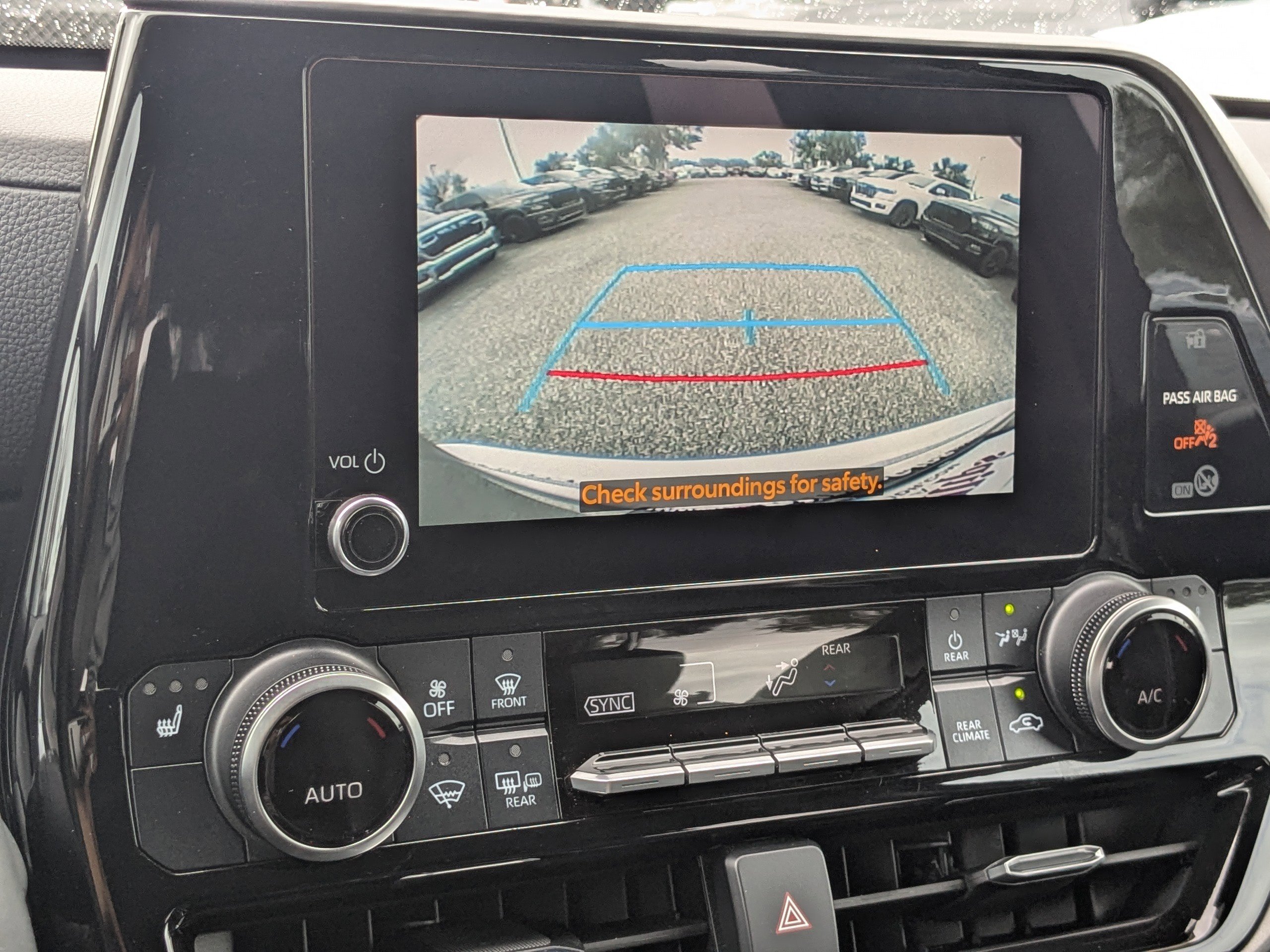 Used 2024 Toyota Highlander XLE image 20