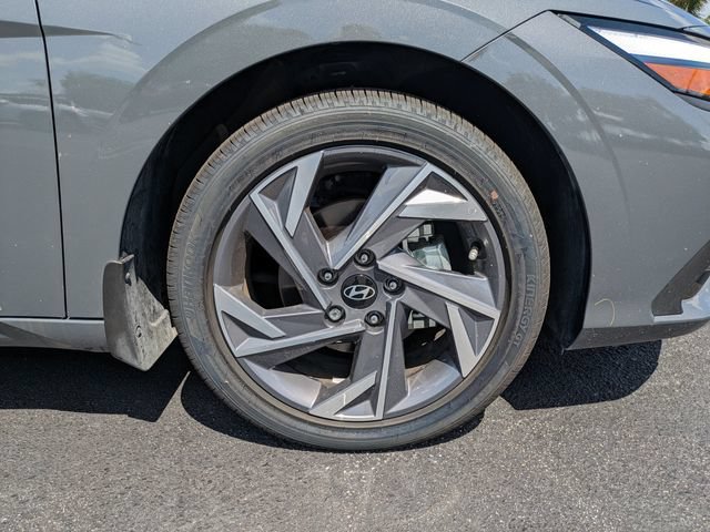 Used 2025 Hyundai Elantra Sport FWD image 11