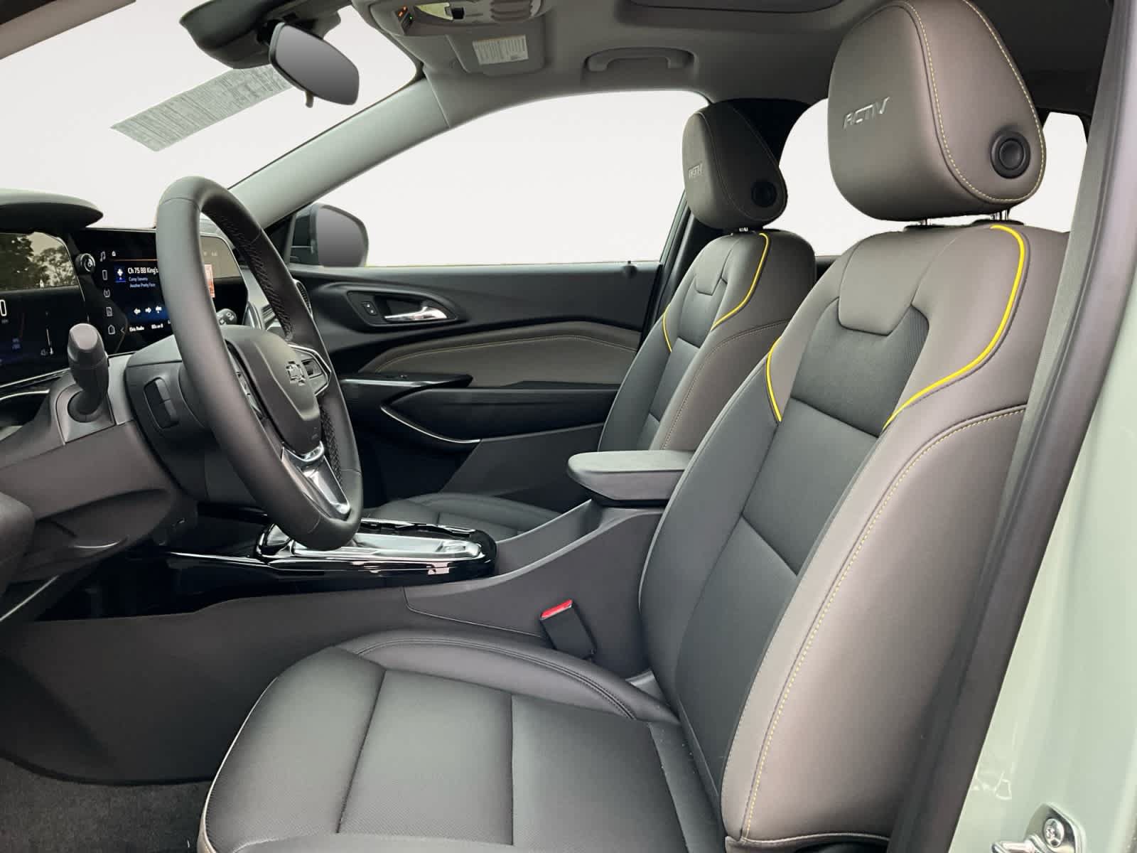 Used 2026 Chevrolet Trax ACTIV w/ Sunroof Package FWD image 9