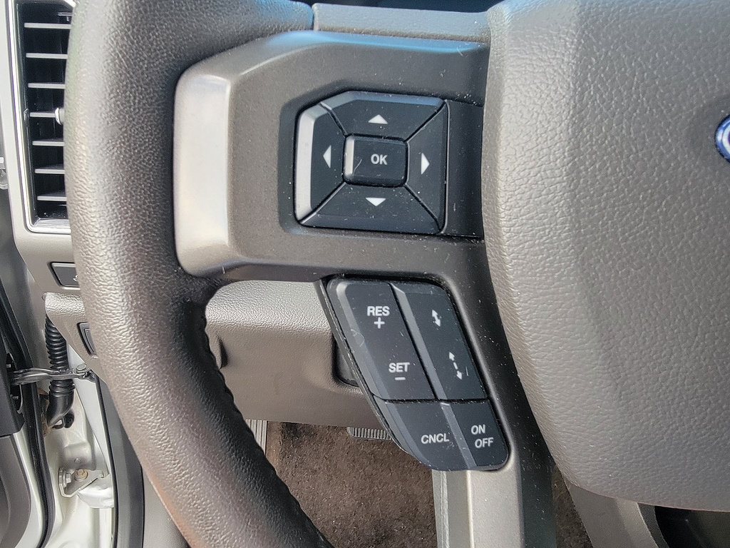 Used 2018 Ford Expedition XLT w/ Equipment Group 202A AWD/4WD image 16