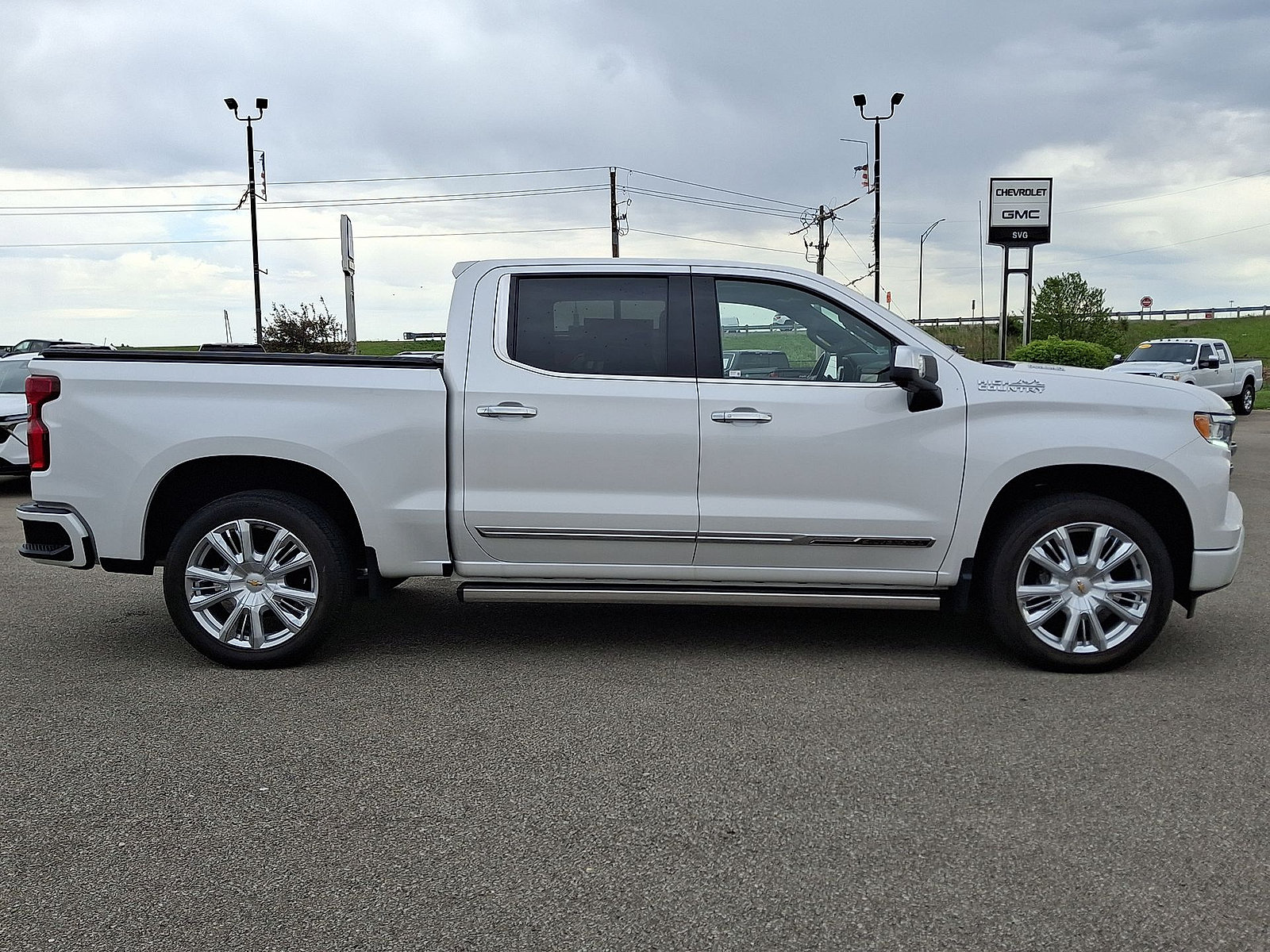 Used 2022 Chevrolet Silverado 1500 High Country w/ High Country Premium Package AWD/4WD image 26