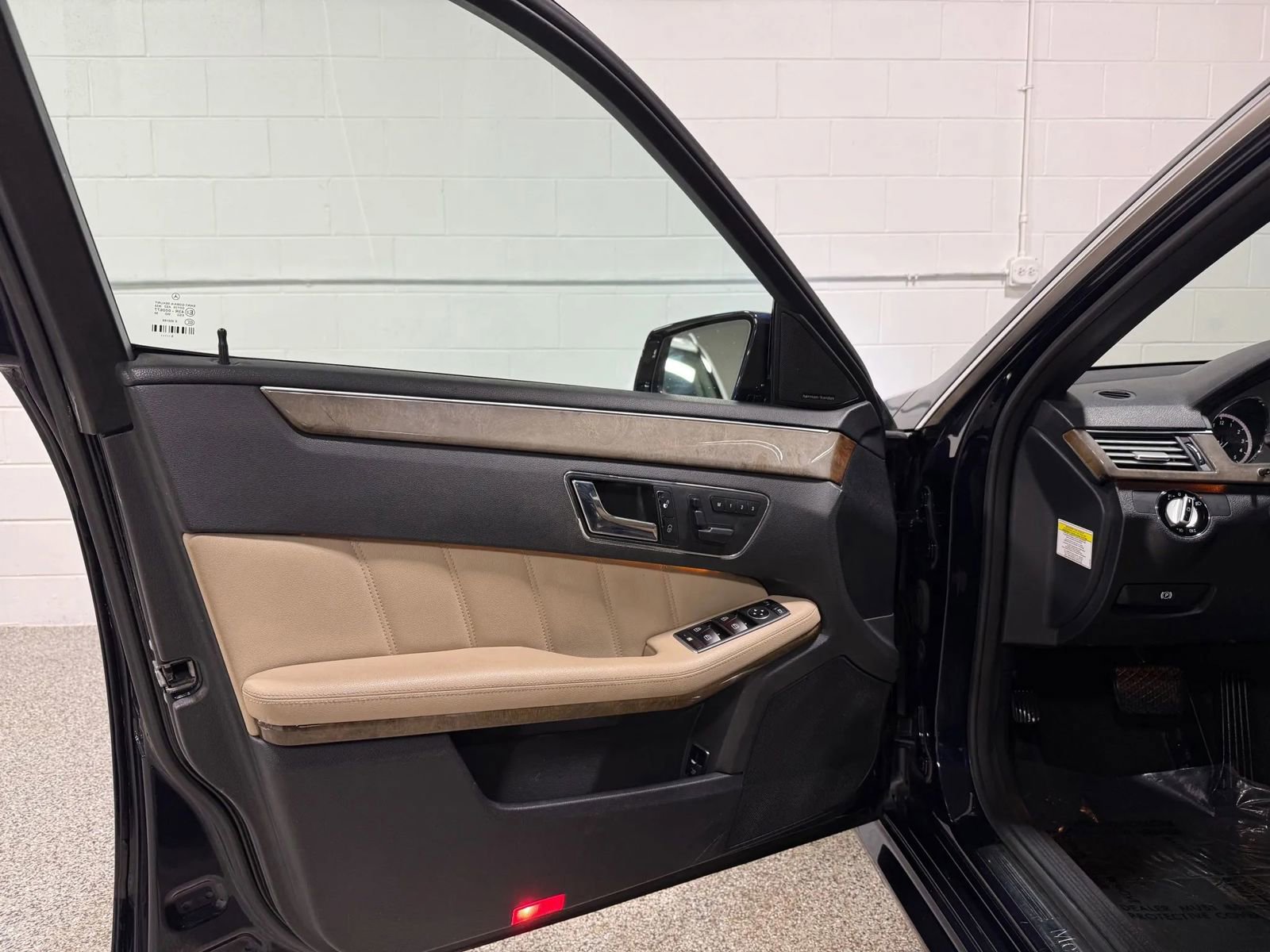 Used 2010 Mercedes-Benz E 350 E 350 4MATIC Sedan 4D image 10