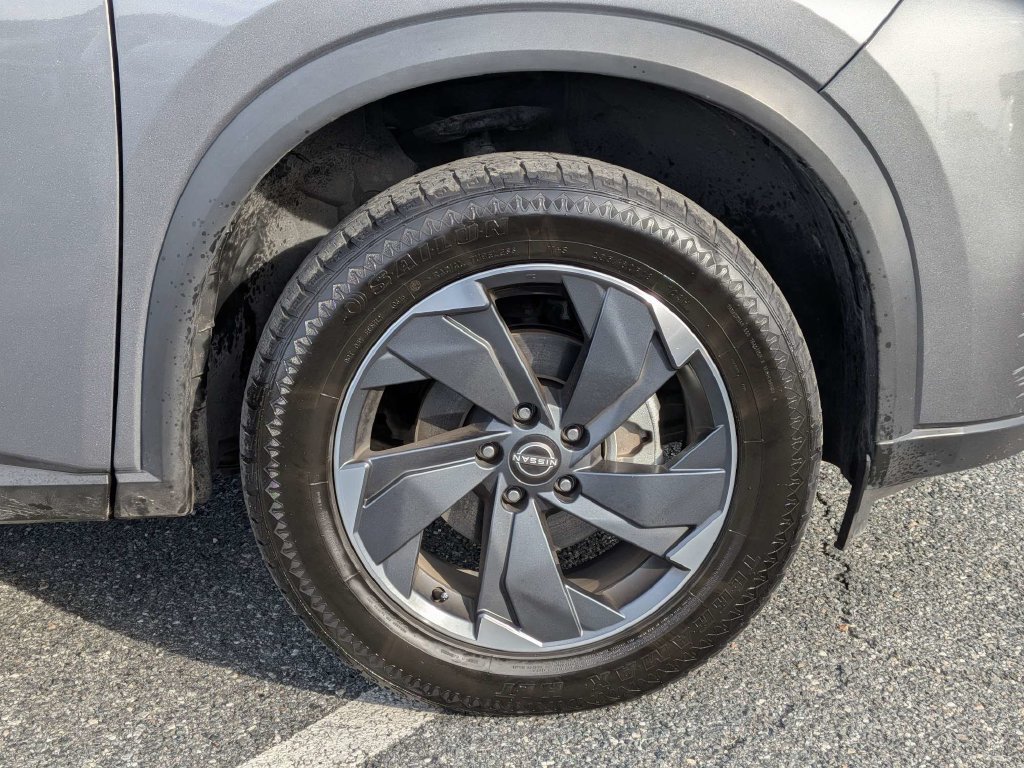 Used 2025 Nissan Rogue SV AWD/4WD image 11