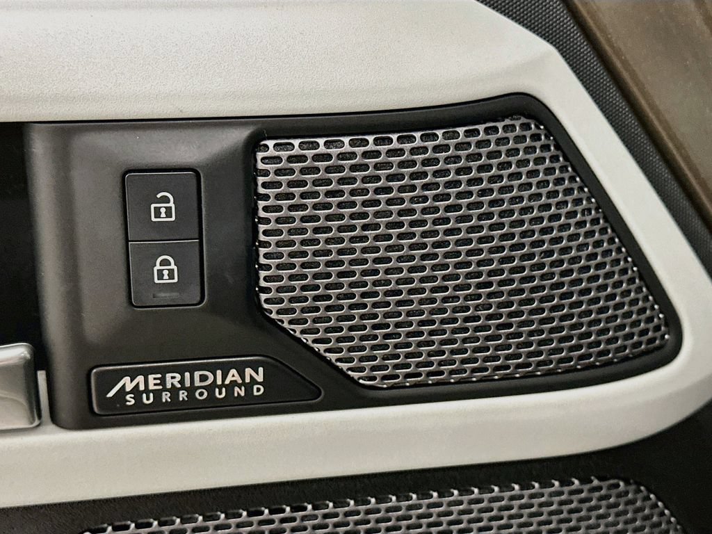 Used 2024 Land Rover Defender 110 SE AWD/4WD image 20