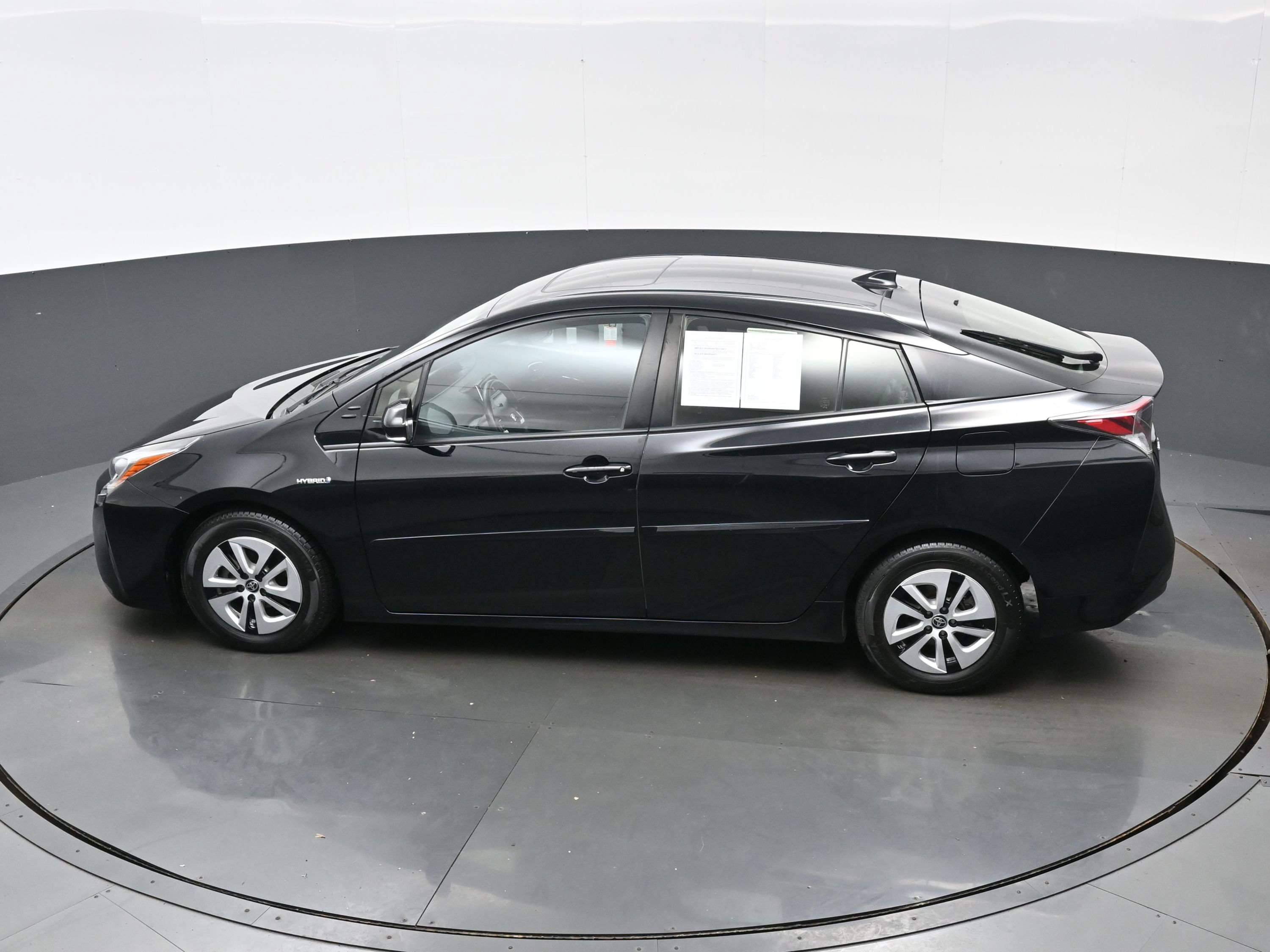 Used 2017 Toyota Prius Four w/ Advanced Technology Package FWD image 40