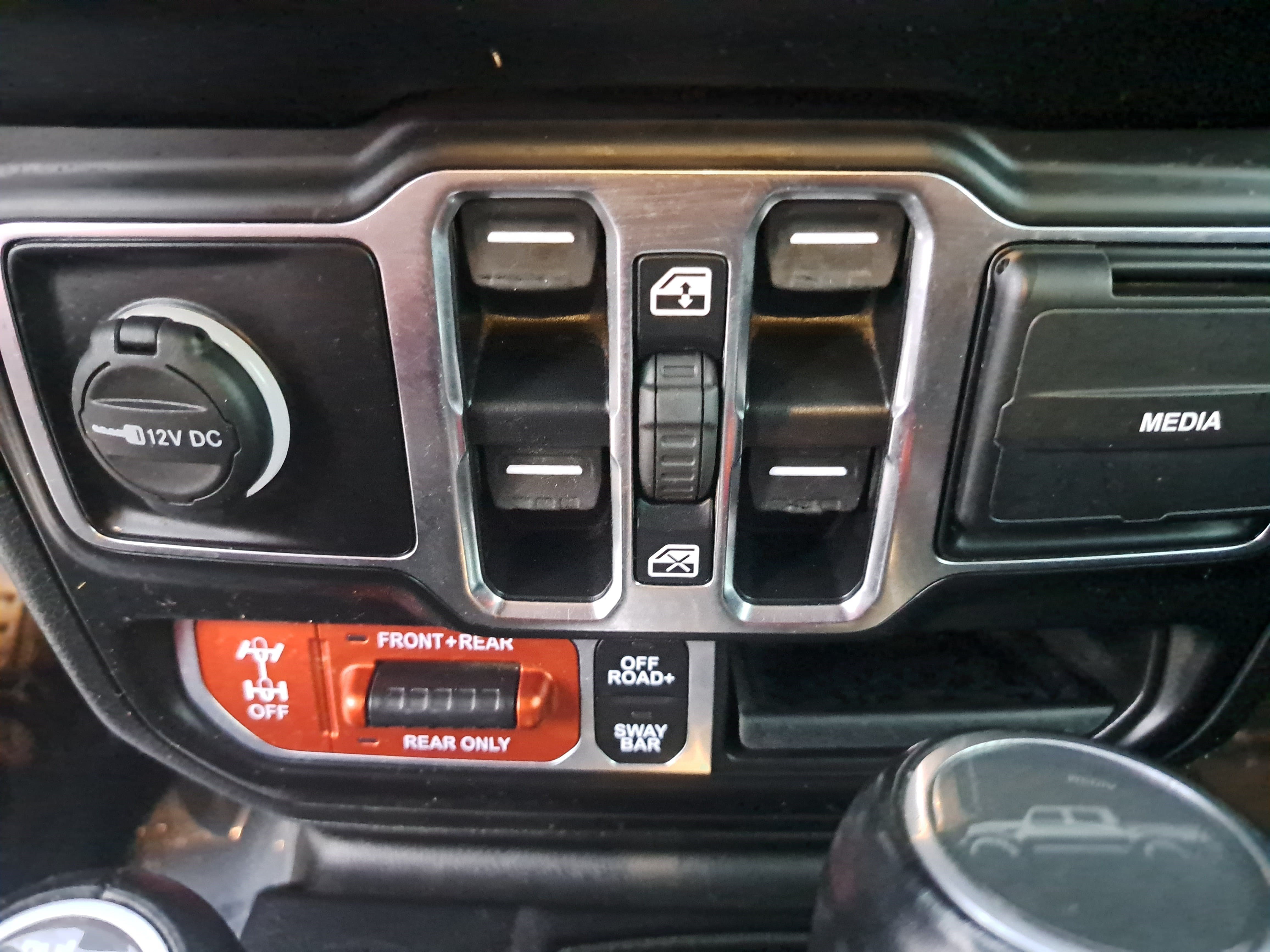 Used 2022 Jeep Gladiator Rubicon w/ LED Lighting Group AWD/4WD image 26