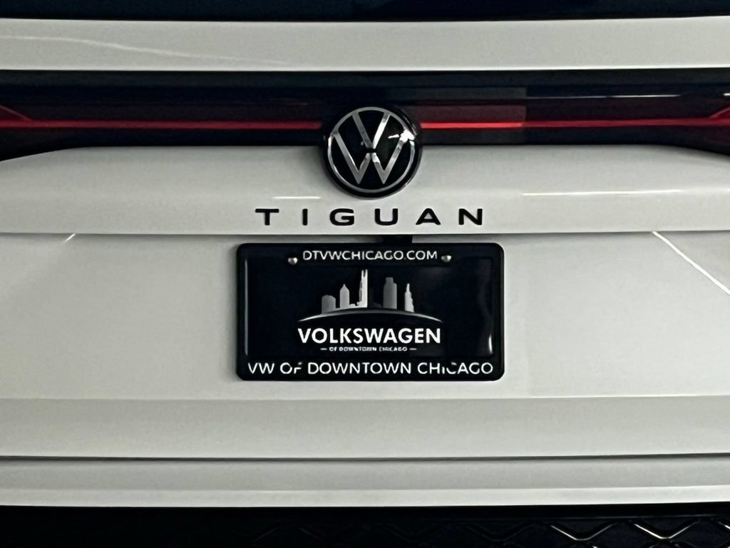 Used 2025 Volkswagen Tiguan SE R-Line AWD/4WD image 37