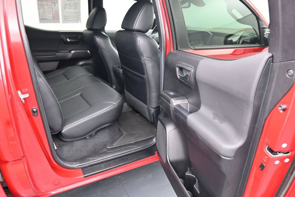 Used 2022 Toyota Tacoma TRD Sport w/ TRD Premium Sport Package AWD/4WD image 11