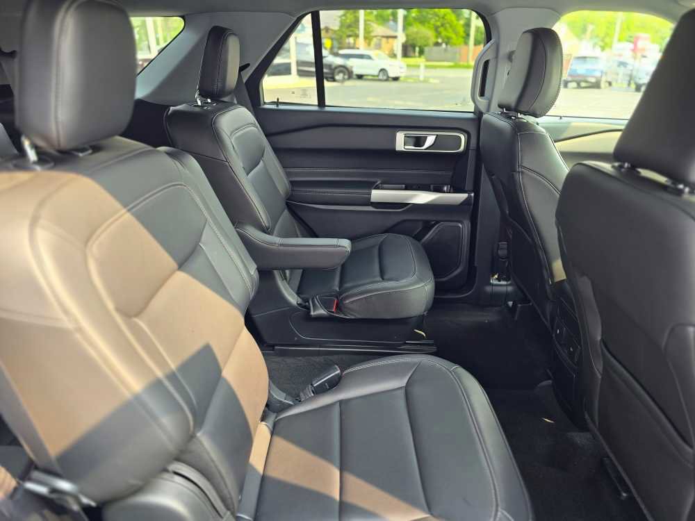 Used 2022 Ford Explorer XLT w/ Equipment Group 202A image 26