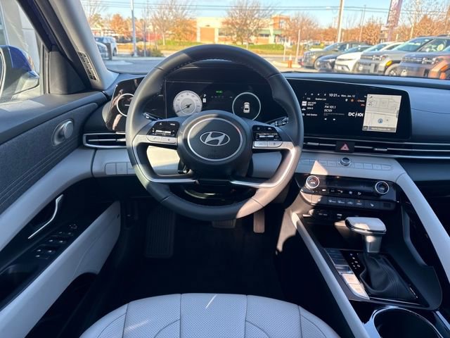 Certified 2025 Hyundai Elantra Limited image 13