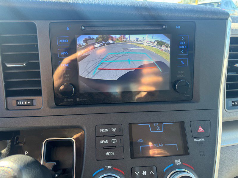 Used 2015 Toyota Sienna LE image 17