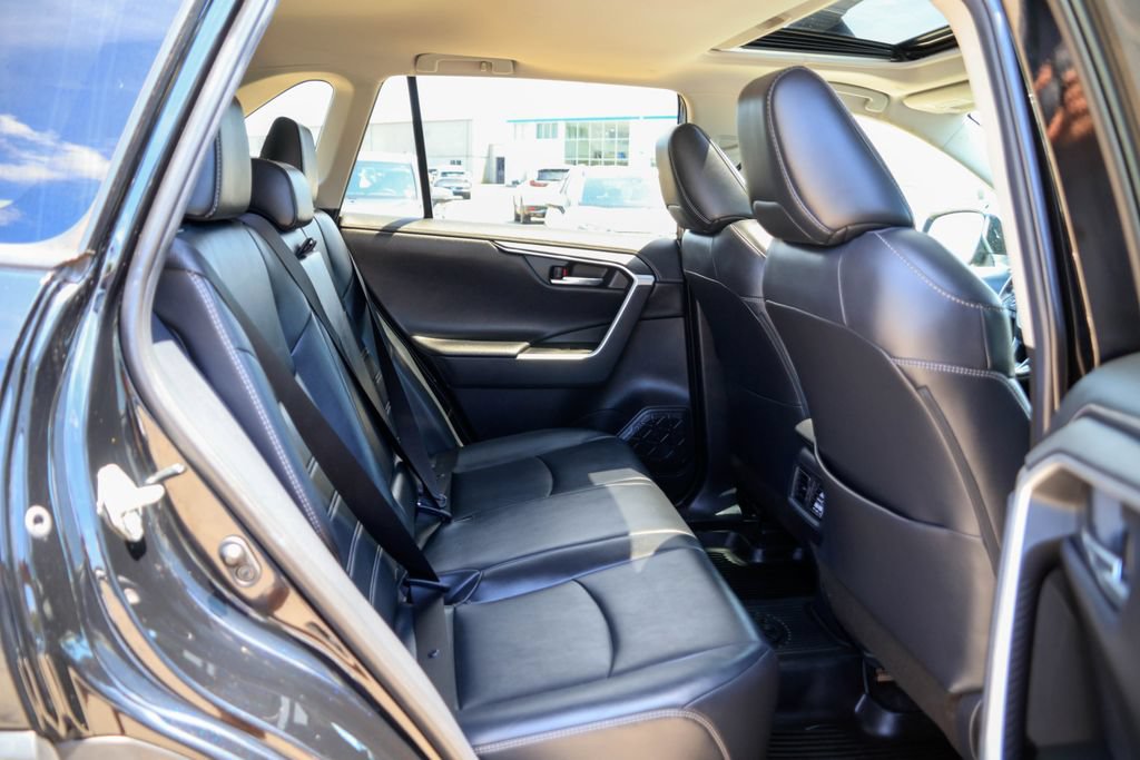 Used 2019 Toyota RAV4 Limited FWD image 12