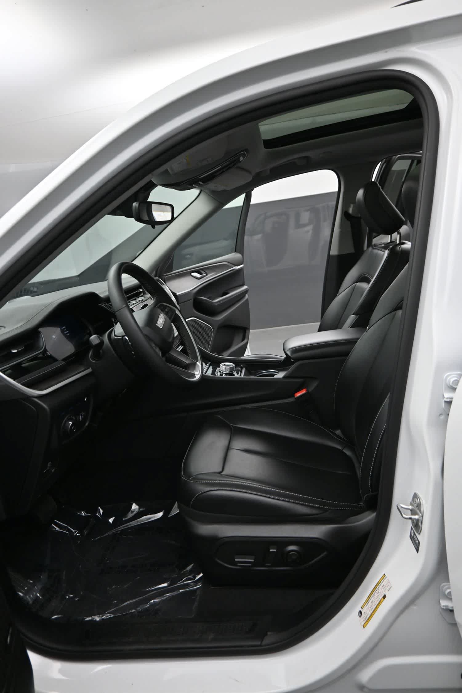 Used 2024 Jeep Grand Cherokee Limited 4xe AWD/4WD image 15