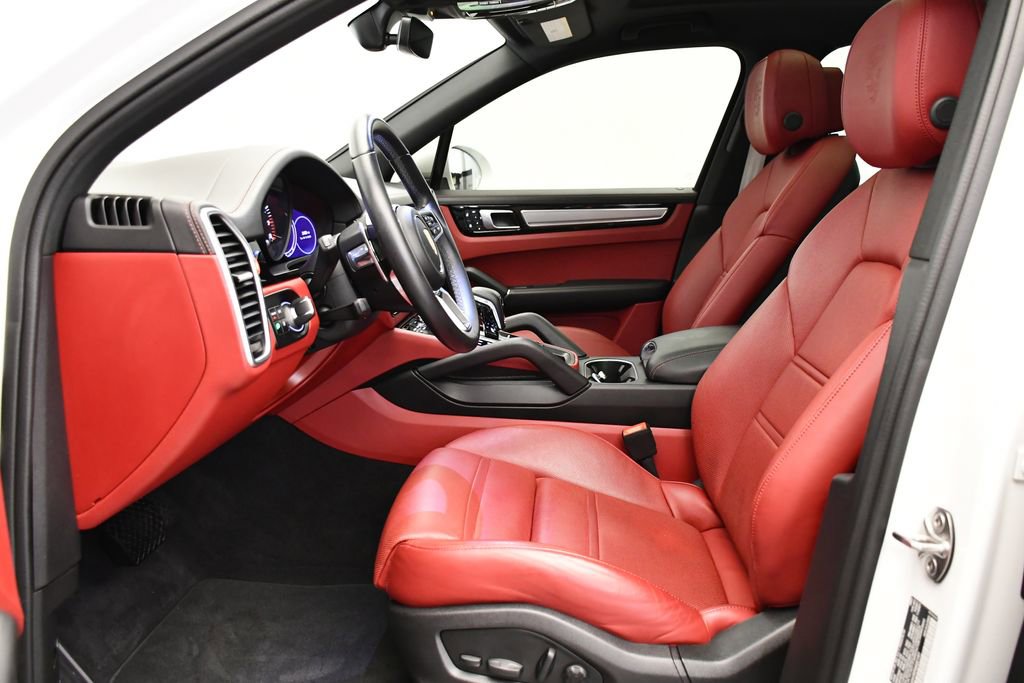 Used 2023 Porsche Cayenne image 5