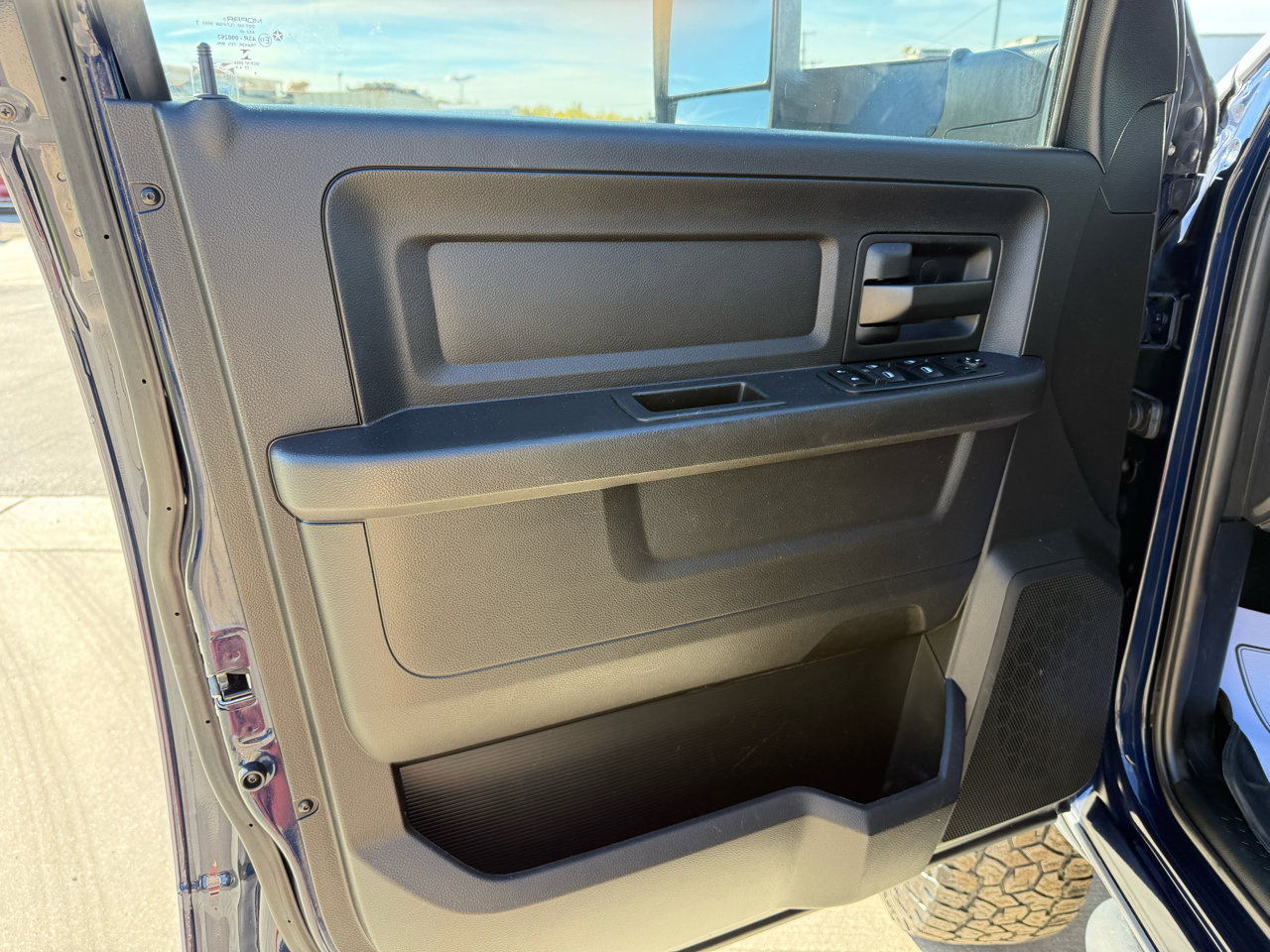 Used 2018 RAM 2500 Tradesman w/ Chrome Appearance Group image 12