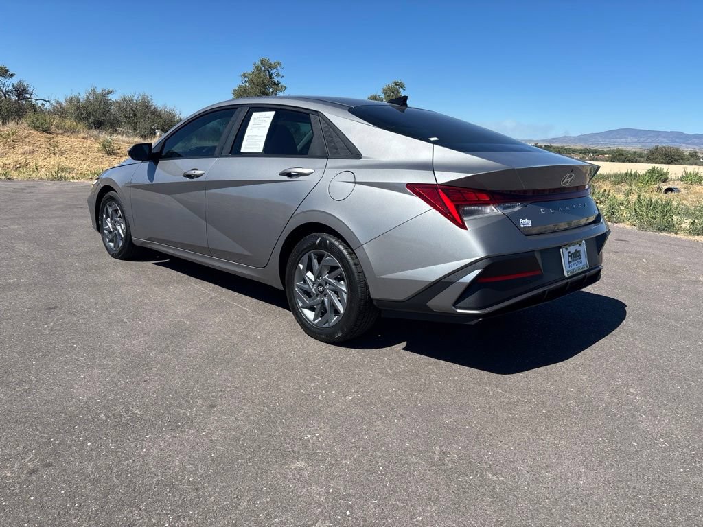 Used 2024 Hyundai Elantra Blue FWD image 7