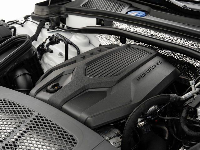 Certified 2025 Porsche Macan AWD/4WD image 29