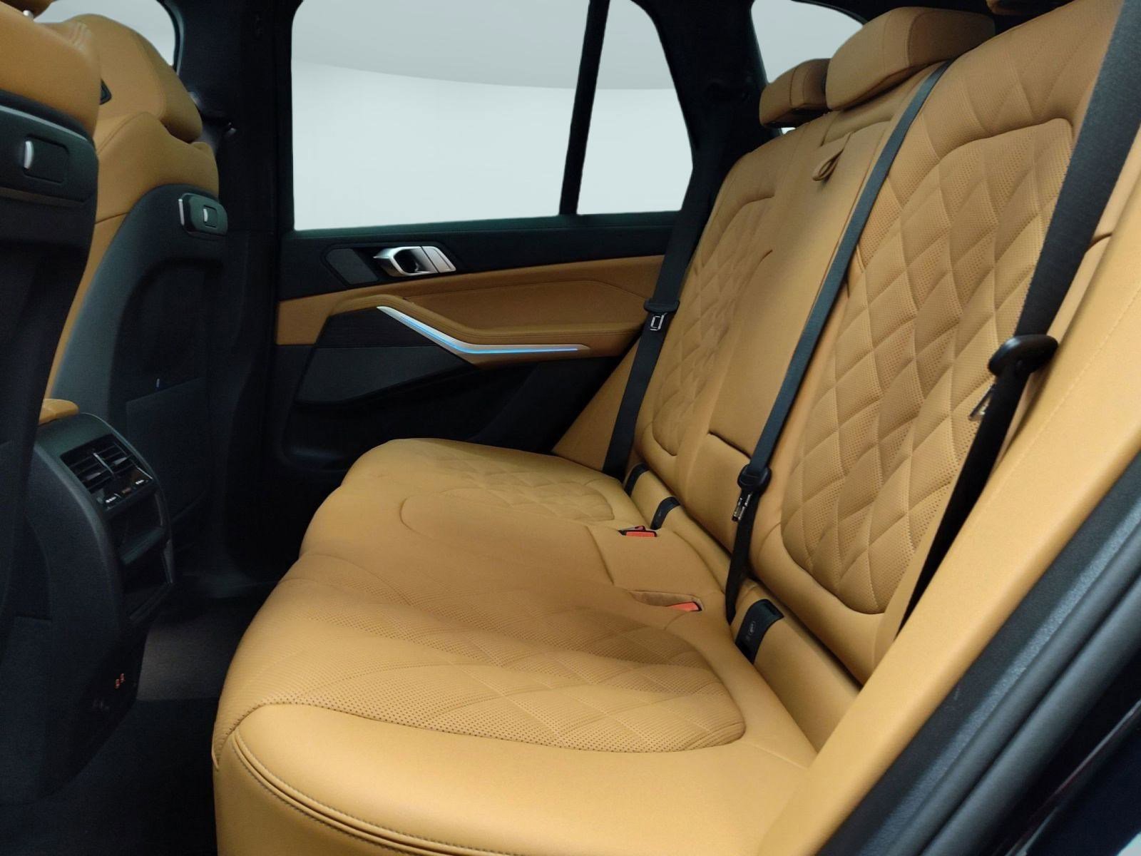 Used 2026 BMW X5 xDrive50e w/ M Sport Package image 23