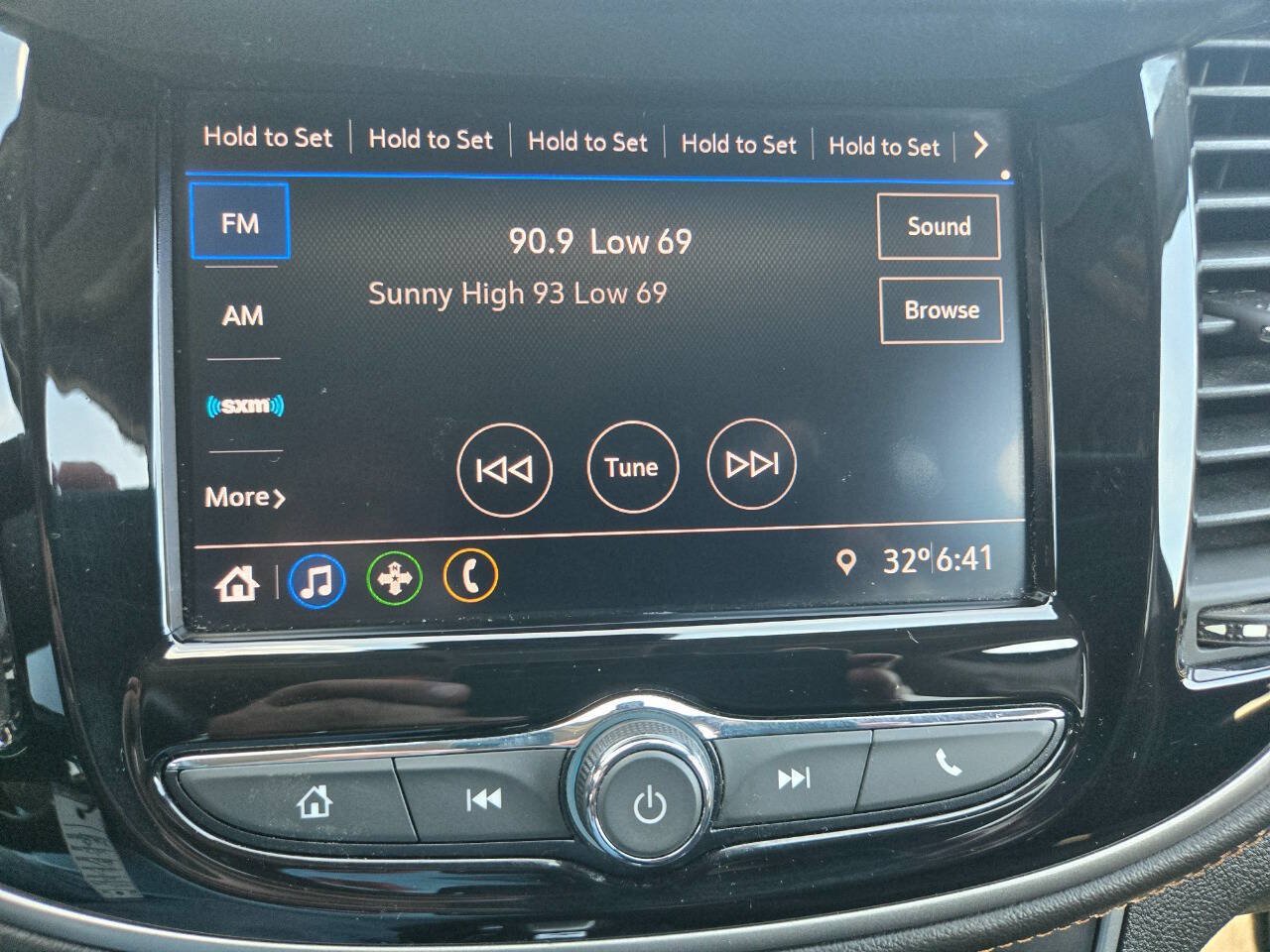 Used 2020 Chevrolet Trax LT FWD image 18