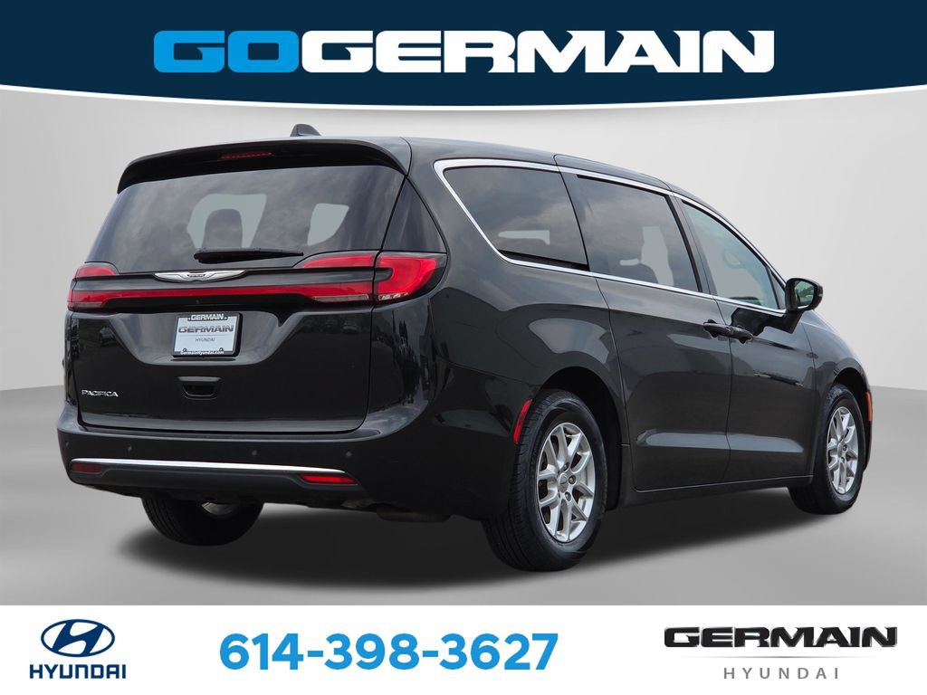 Used 2023 Chrysler Pacifica Touring-L FWD image 8