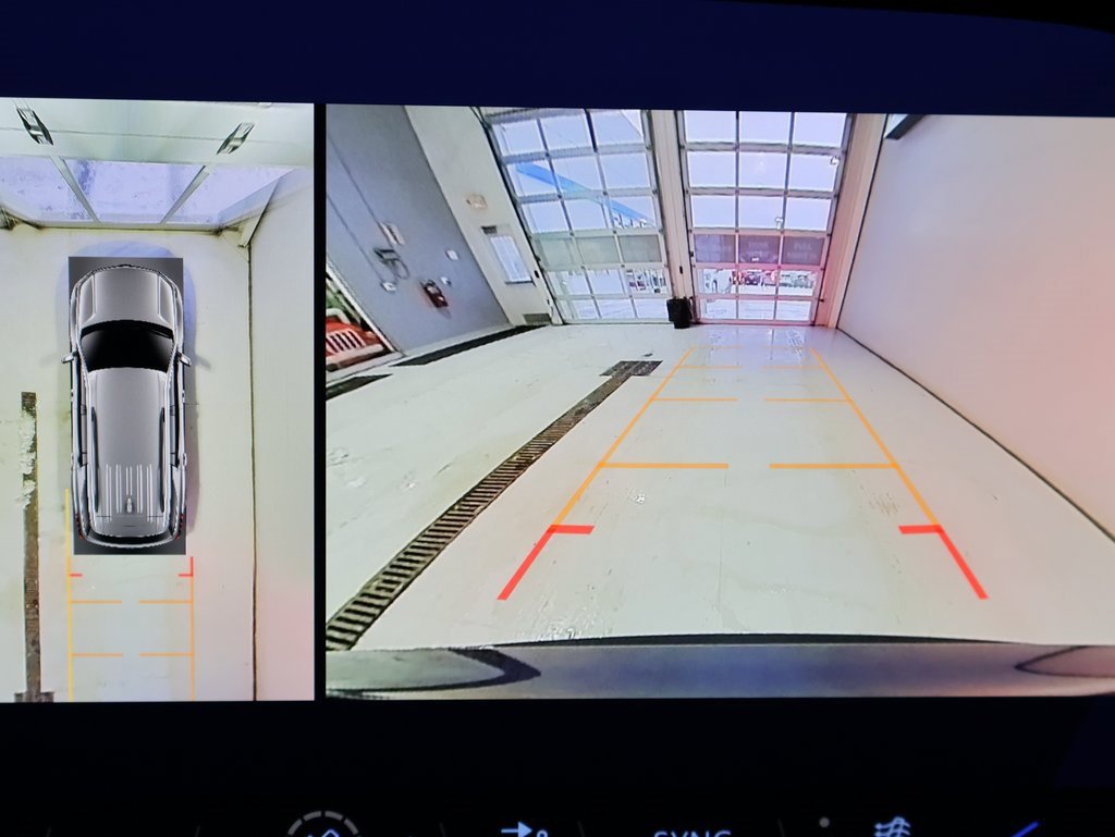 Used 2025 Chevrolet Traverse LT w/ Sun and Wheel Package image 23