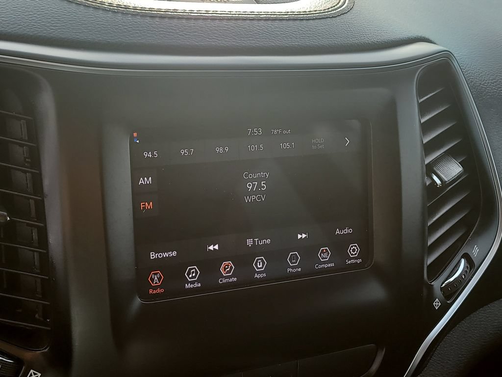 Used 2020 Jeep Cherokee Latitude AWD/4WD image 22