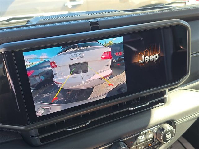 Used 2025 Jeep Gladiator Sport image 21