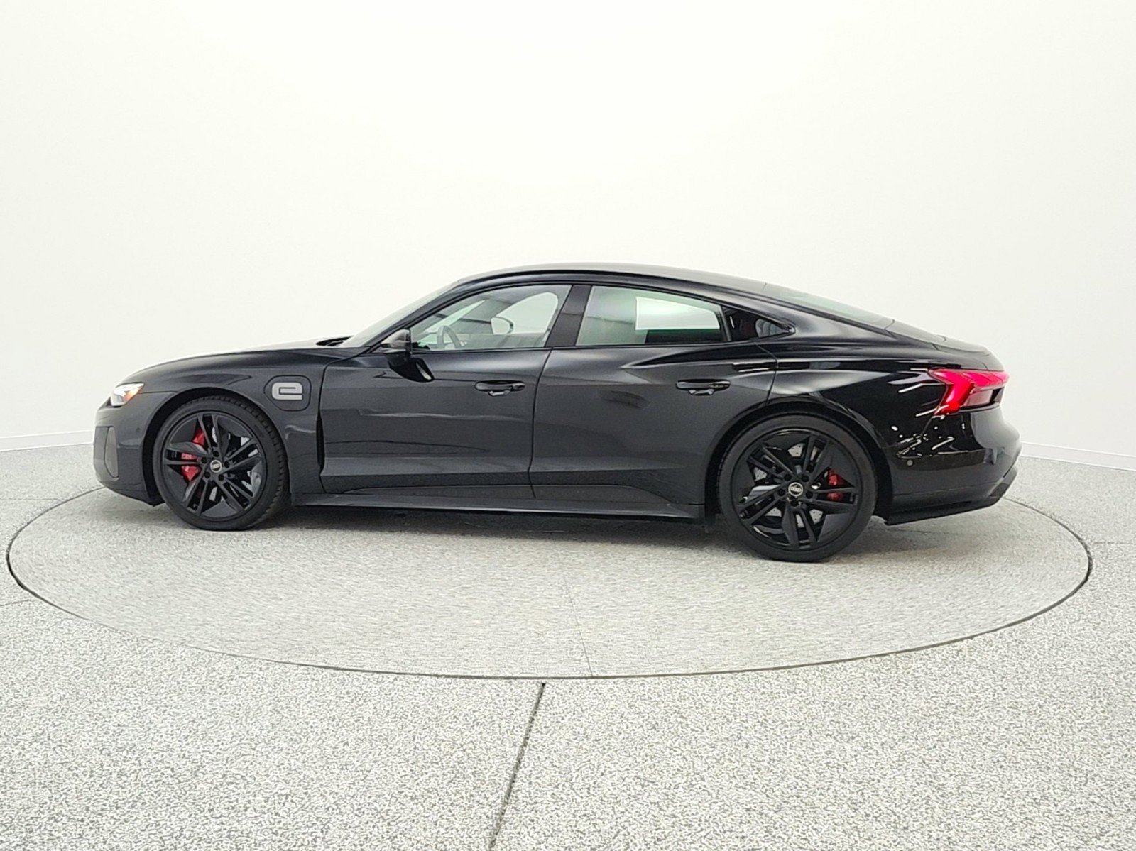 Used 2023 Audi RS e-tron GT image 8