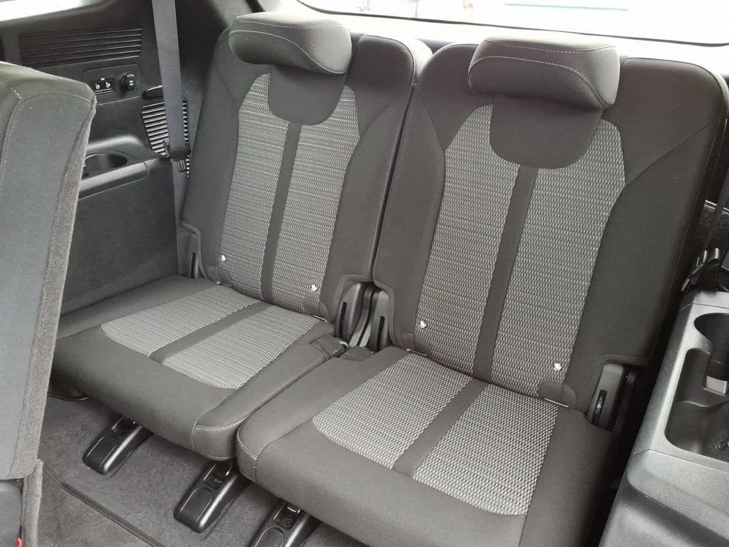Certified 2024 Kia Sorento LX FWD image 12