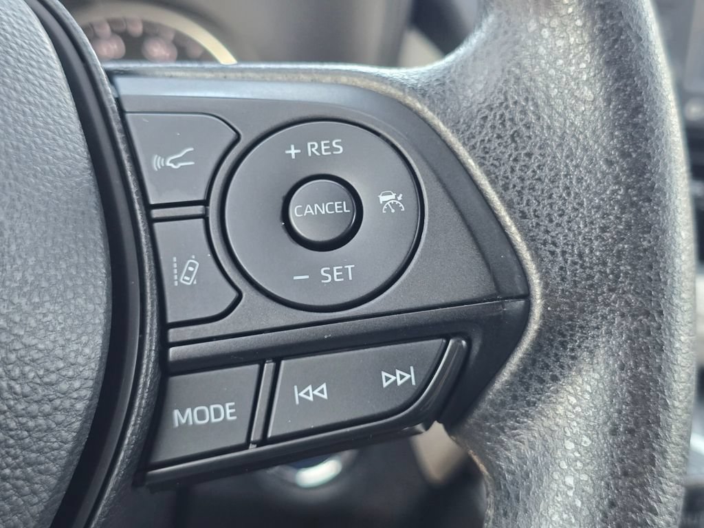 Certified 2022 Toyota RAV4 XLE w/ Convenience Package AWD/4WD image 33