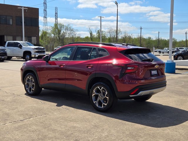 Used 2025 Chevrolet Trax LT w/ Driver Confidence Package image 8