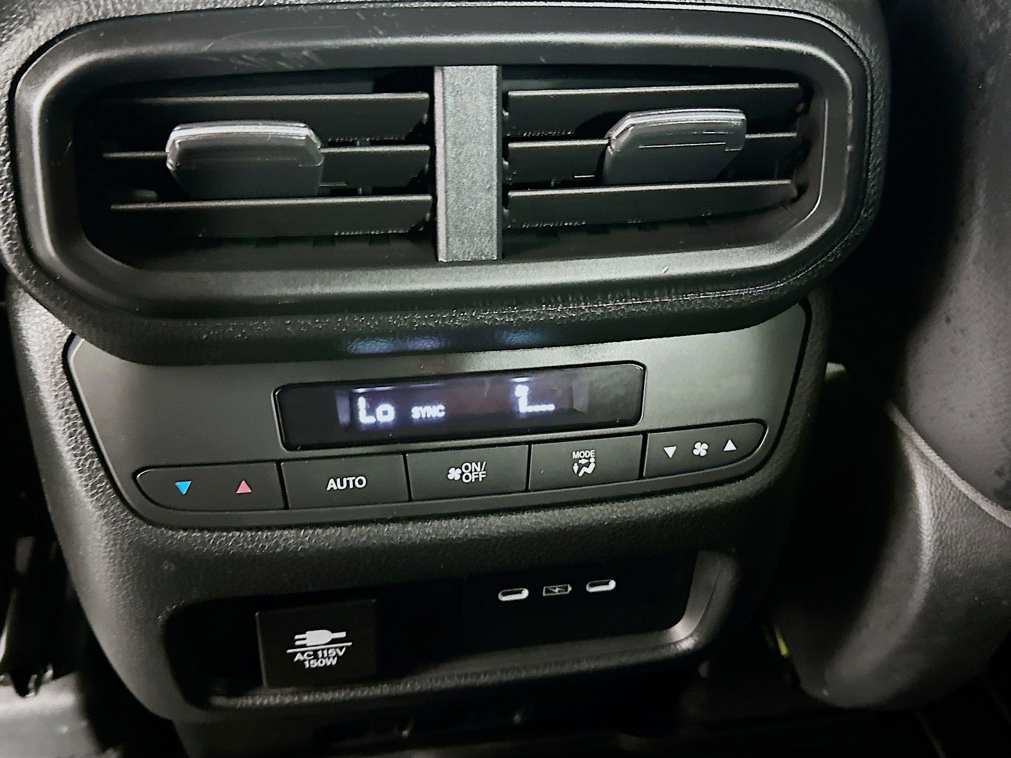 Used 2025 Honda Pilot TrailSport image 26