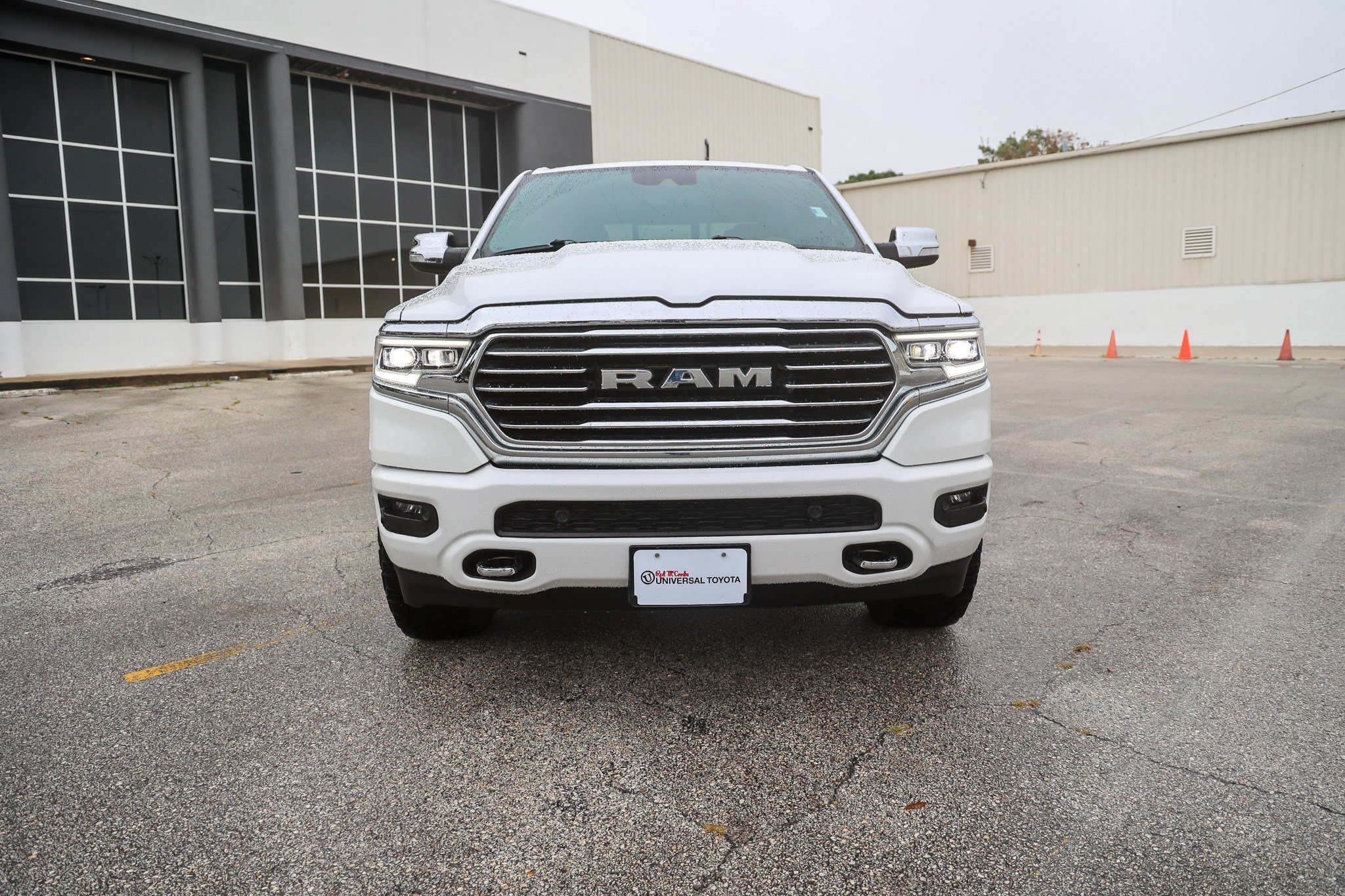Used 2022 RAM 1500 Limited w/ Body Color Bumper Group AWD/4WD image 3