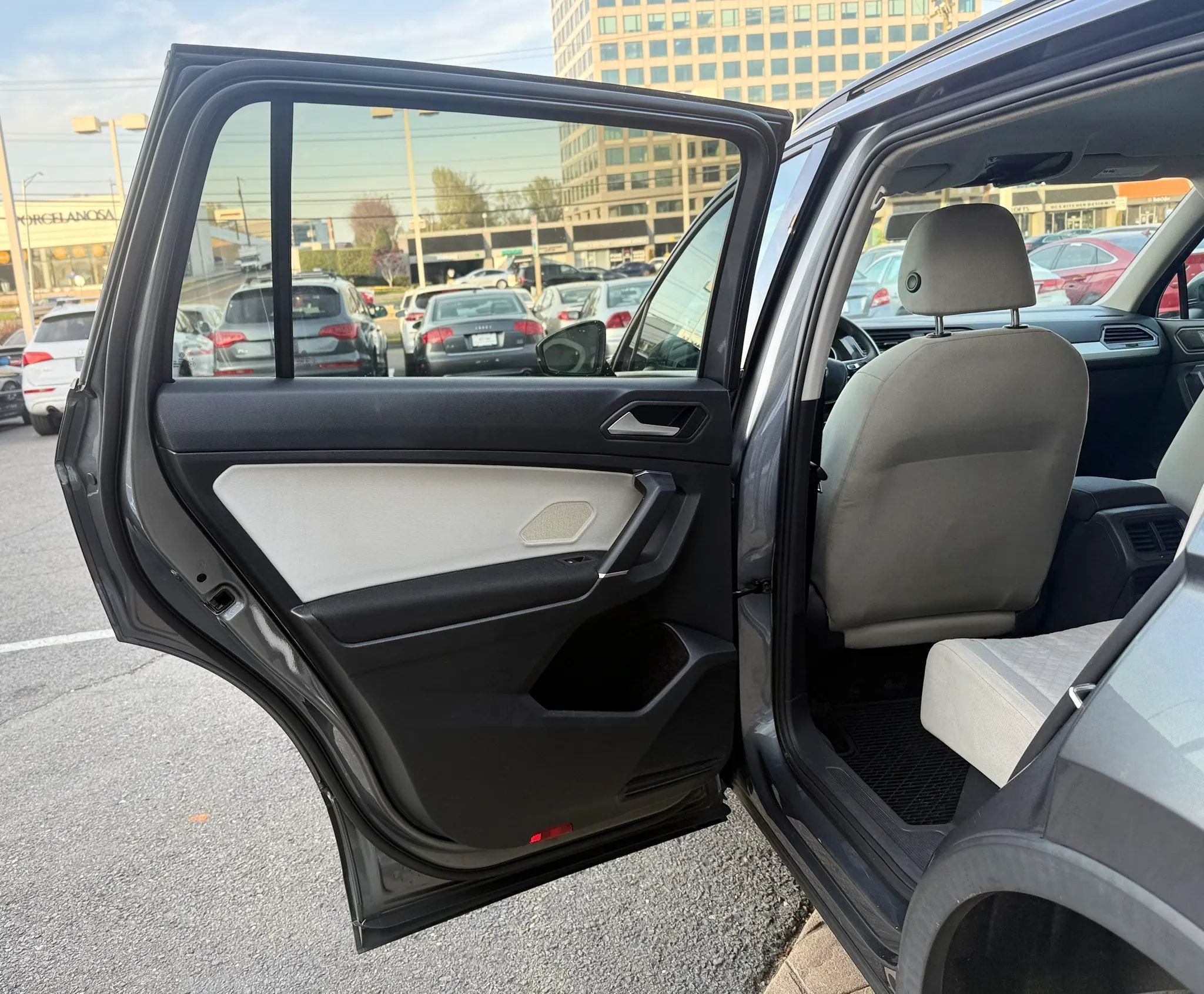 Used 2020 Volkswagen Tiguan S FWD image 24