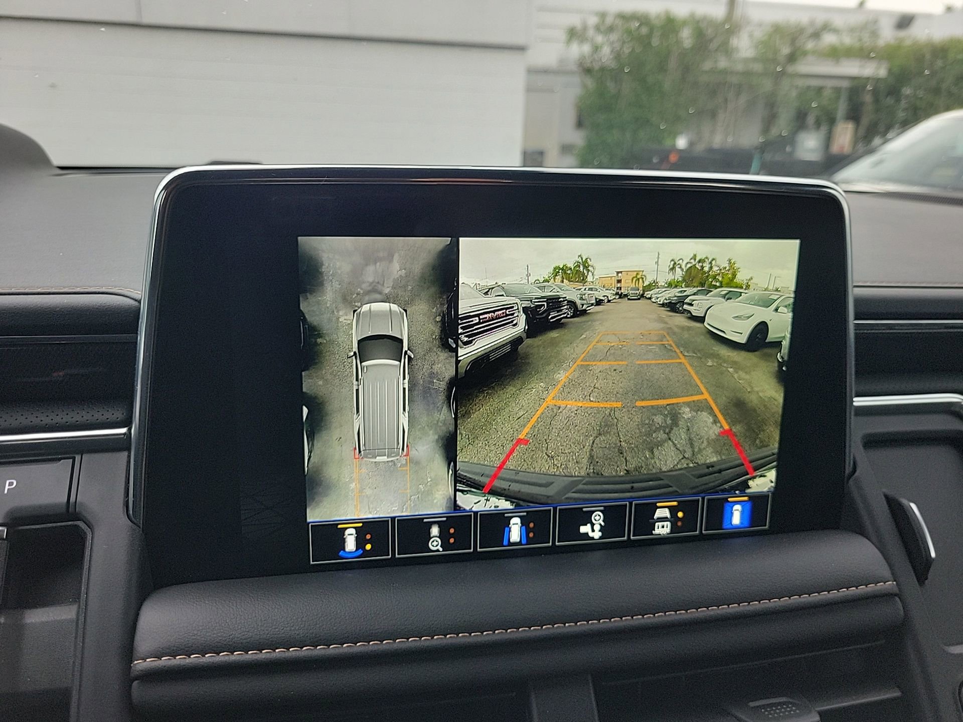 Used 2024 GMC Yukon AT4 w/ AT4 Premium Package image 32