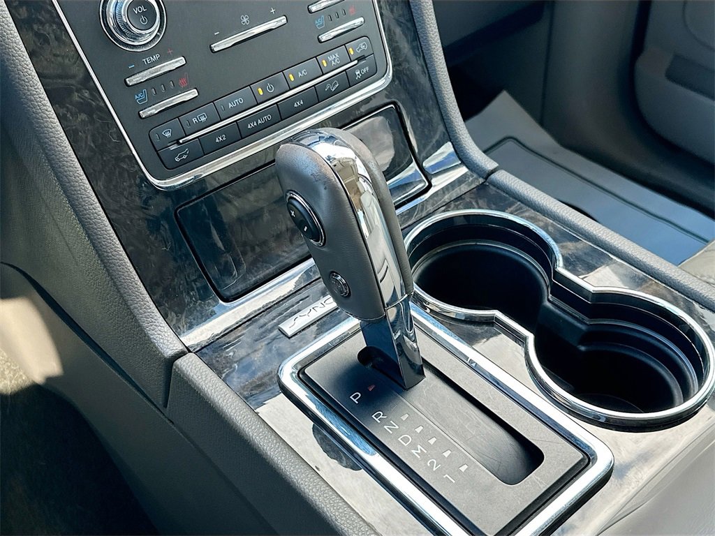 Used 2016 Lincoln Navigator Select image 17