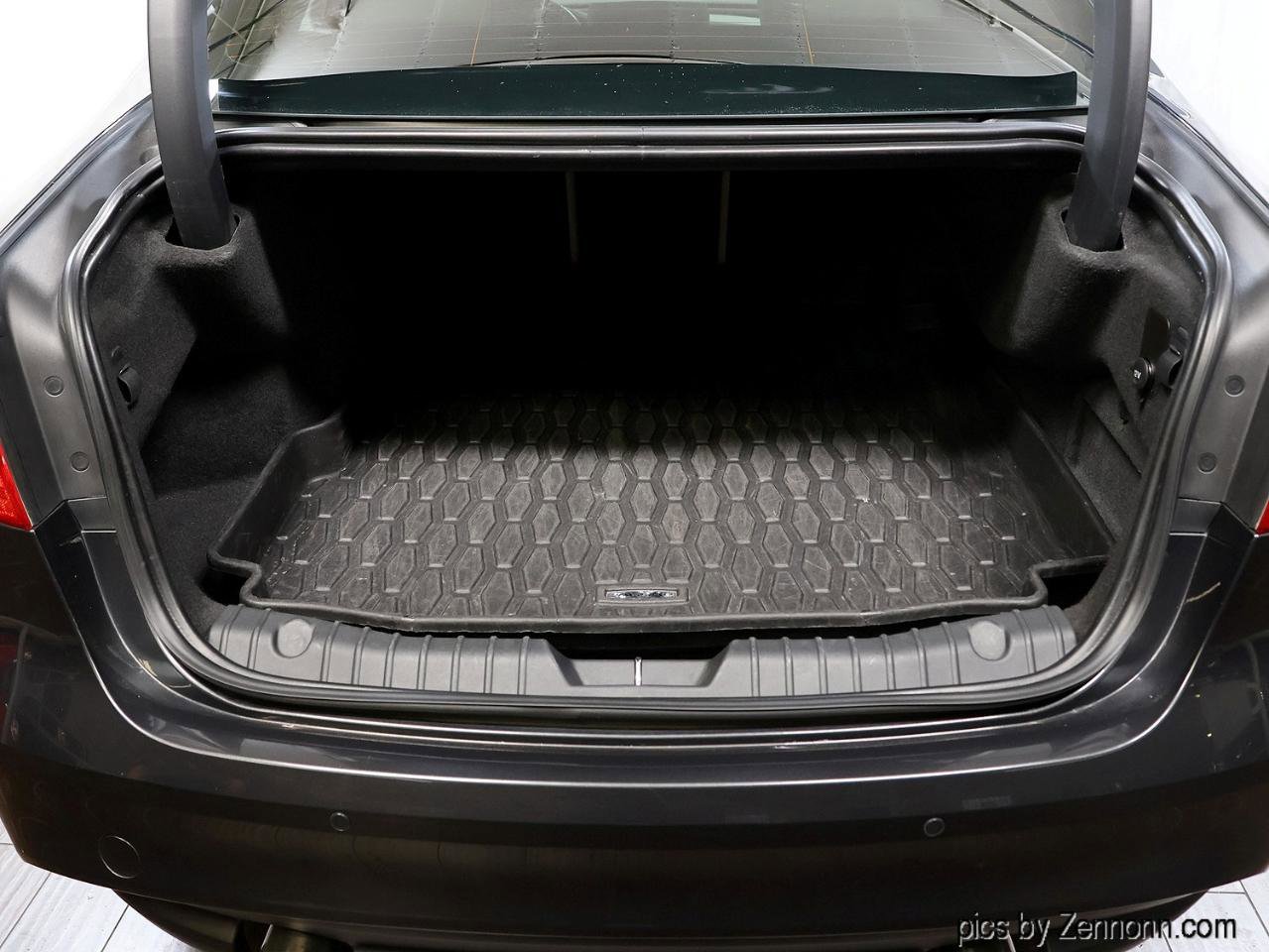 Used 2020 Jaguar XF Prestige image 28