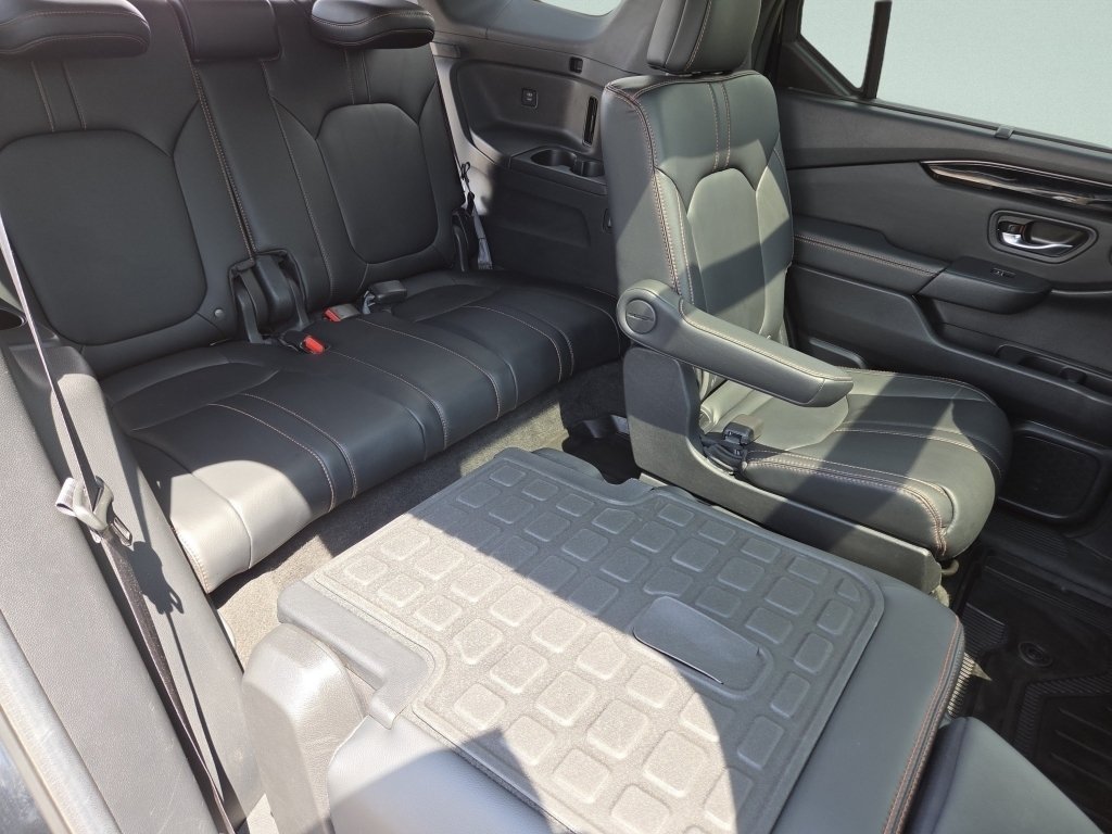 Certified 2025 Honda Pilot TrailSport image 6