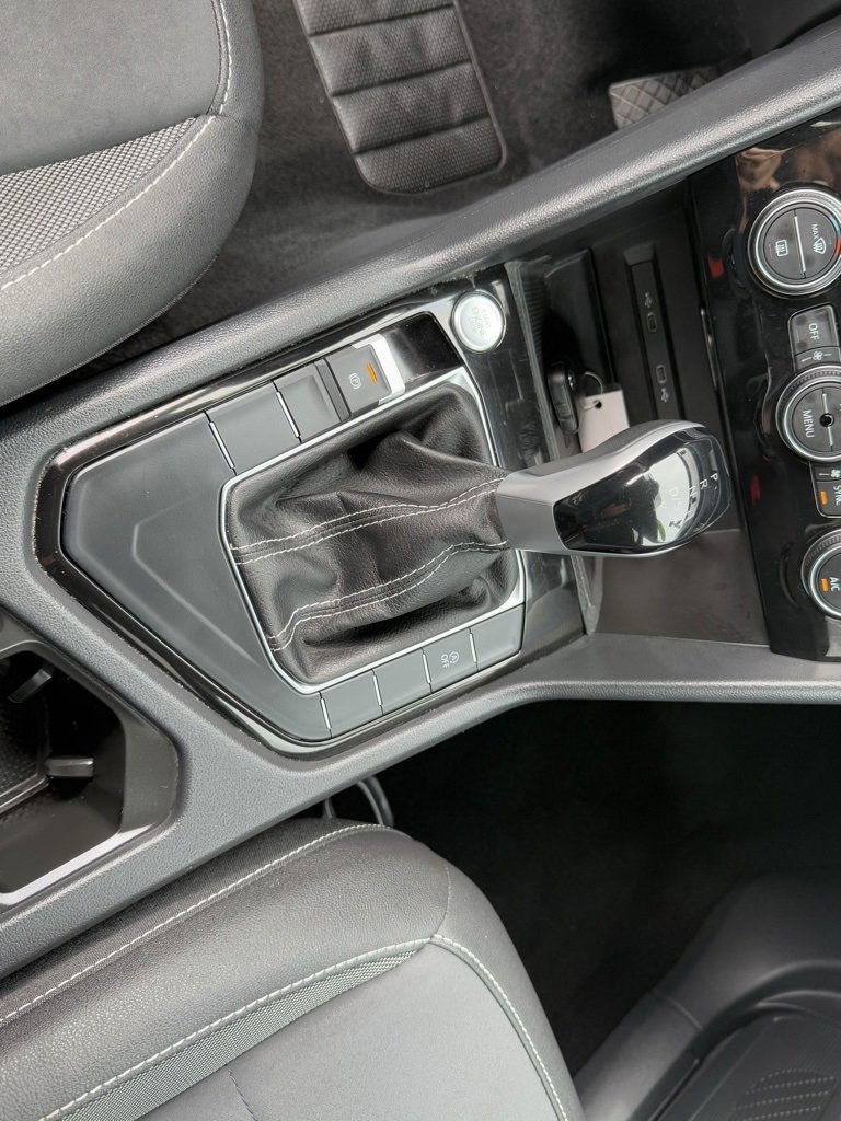 Used 2024 Volkswagen Taos SE image 17