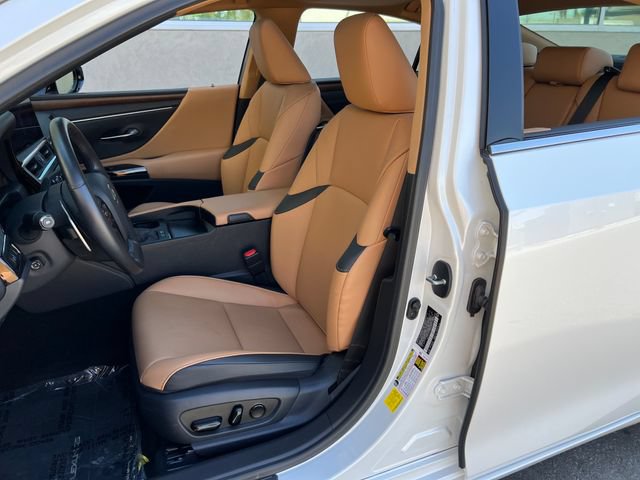 Used 2025 Lexus ES 300h w/ Premium Package FWD image 17