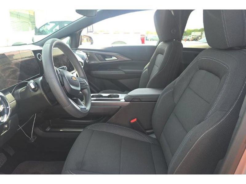 Used 2026 Chevrolet Equinox EV LT FWD image 5
