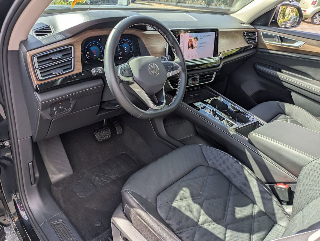 Used 2025 Volkswagen Atlas SE image 17
