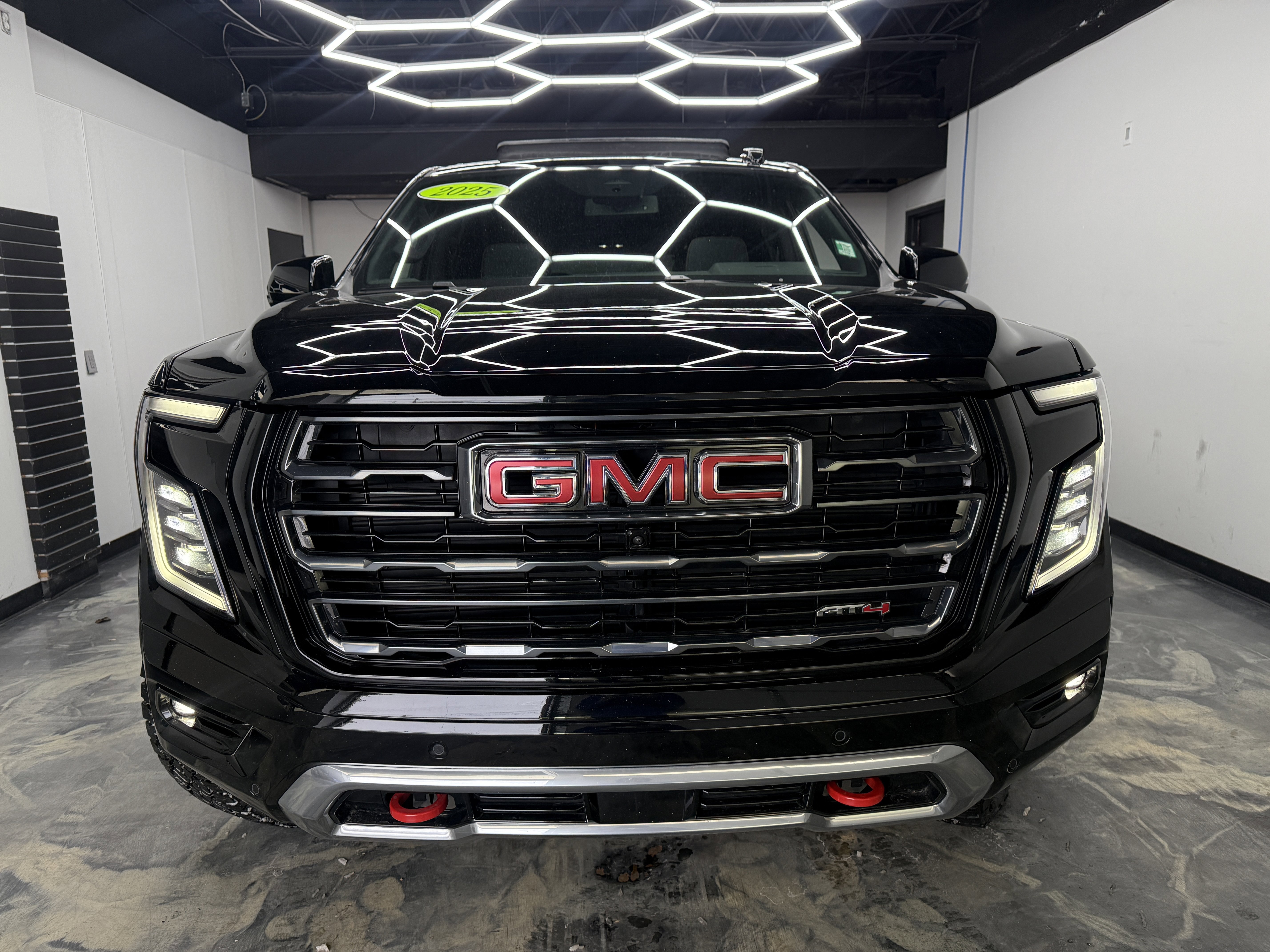 Used 2025 GMC Yukon XL AT4 image 7