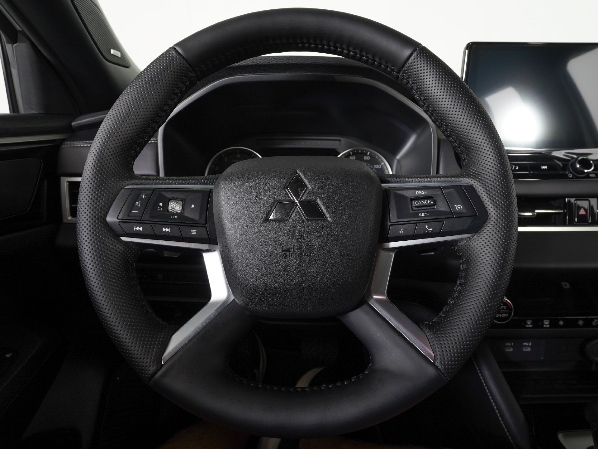 New 2026 Mitsubishi Outlander LE FWD image 12