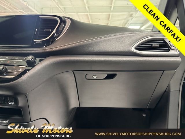 Used 2024 Chrysler Pacifica Touring image 43