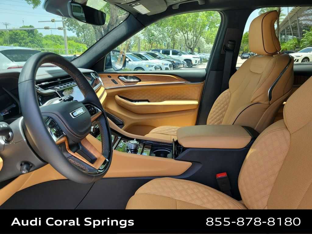 Used 2025 Jeep Grand Cherokee Summit AWD/4WD image 11