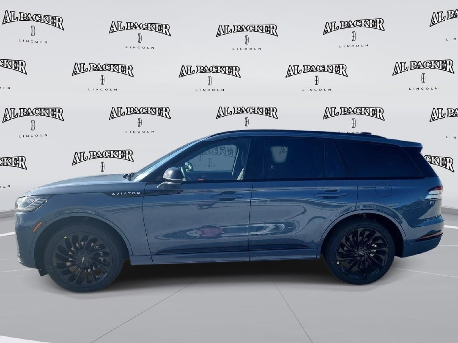 New 2027 Lincoln Aviator Reserve w/ Jet Appearance Package RWD image 2