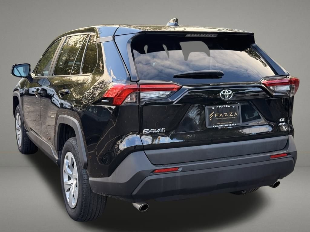 Used 2022 Toyota RAV4 LE image 3